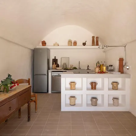 Trullo Biancolatte بيت للعطل